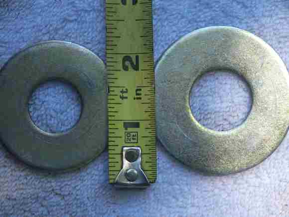 2 different size washers, big ones go against the bottom of the spring pan