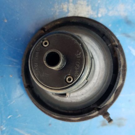 Got PO 0442 Code.  This is the cap that came with the car.  From what I found on line I don't think this is the right cap.  Shouldn't cap just have flat plate on bottom?  Thanks for any help.