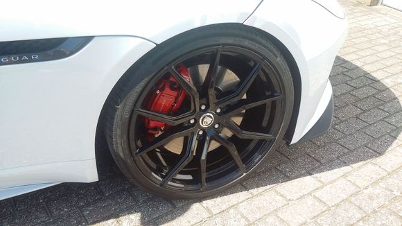 Front with 21 Zoll and 275 rims