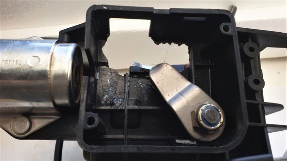 This pic shows gaping hole in wall of selector, with all the bits in following pic found lying inside once cover was removed.