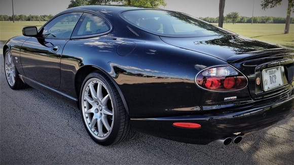 2005 Jaguar XKR Coupe  -  Black Onyx/Ivory
      with Victory Edition LED Tail Lights
