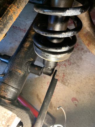 Bottom of shock free after removing pin