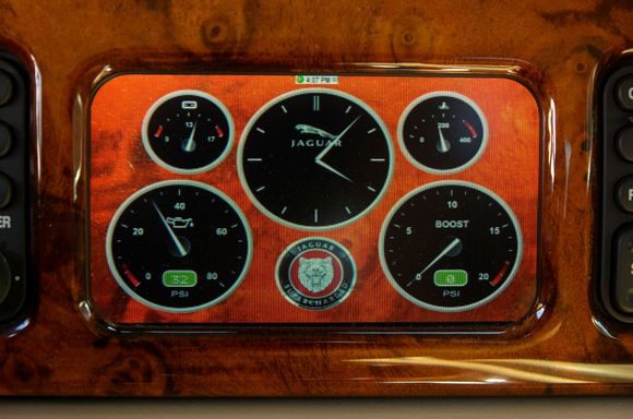 DashCommand app displays gauges and clock