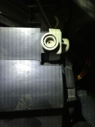 Right location for "horizontal" adjustment but it's just a smooth hole!