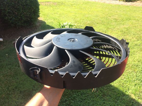 Built-in shroud modifications to ensure the whole area of the radiator is drawn through. This fan sits very close to the core.