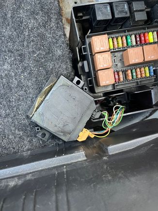 Is this the adaptive damping control module? Cant see a part number without removing the foam padding.
Thanks