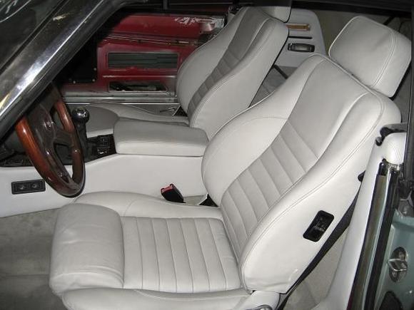 Newly recovered leather seats. These will also be going into JagZilla, along with the console, after being dyed the proper shade of tan.