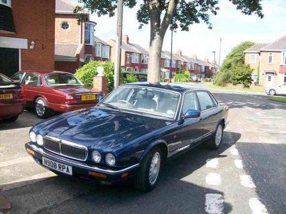 100 1586 my new xj8 in the background next to my wifes car  the new plate i put on the xj8 matches my wifes car  i think we are a bit sad the x300 i sold the x300 four £725.00 the first one to come and look took it  it was a rely good one