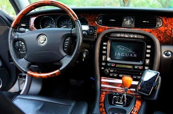 2005 XJ8 VDP Platinum/Black