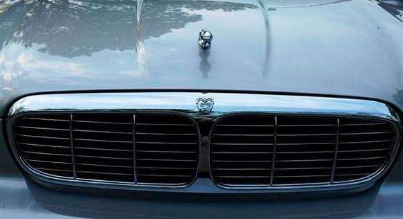 2005 XJ8 VDP Platinum/Black