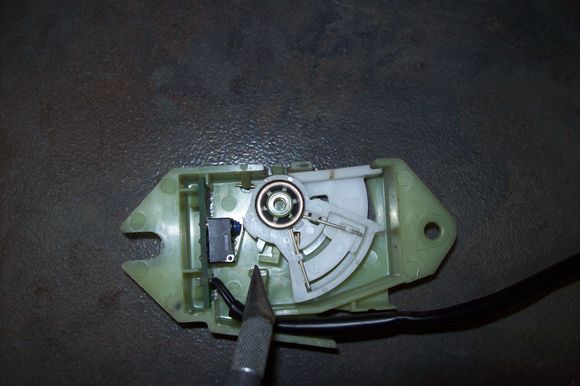 overextended ratchet, note closed gap but more importantly, the white stop tab is not resting against the notch to the right.  Switches would indicate "brakes on" full time