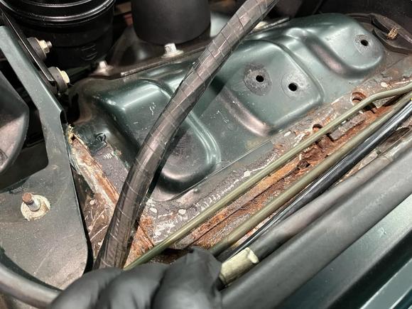 The original seam on top did cover it all. There was no rust visible from above or below. 