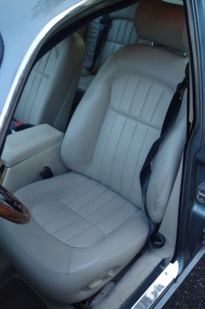Seats are out of a 1998 XJ8. All functions work.