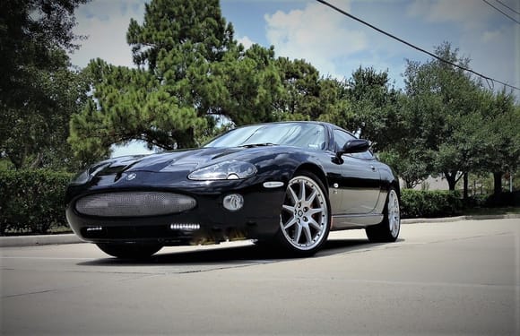     2005 Jaguar XKR Coupe  -  Onyx/Ivory
