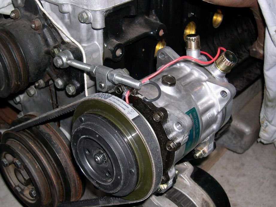 General arrangement showing the belt adjuster.