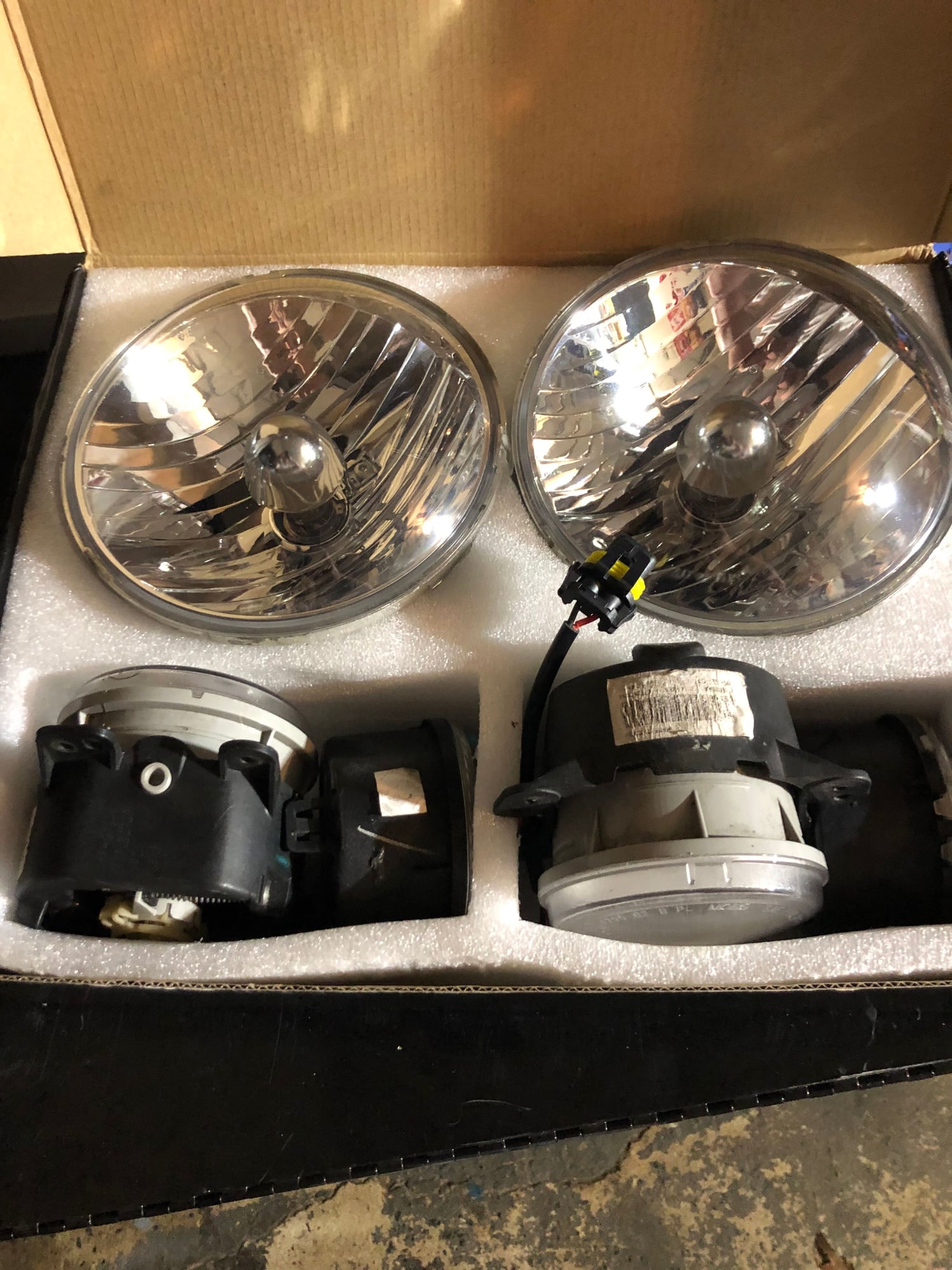 Lights - 2014 JK OEM headlights, fog lights, turn signals - Used - 2007 to 2017 Jeep Wrangler - Edison, NJ 08817, United States
