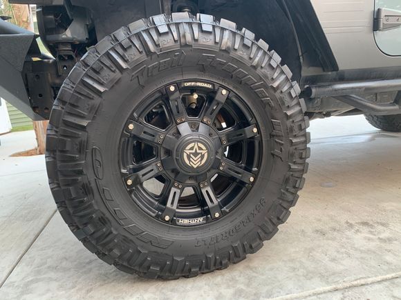 35” Nitto Trail Grapplers on 17” Anthem Off-Road Wheels