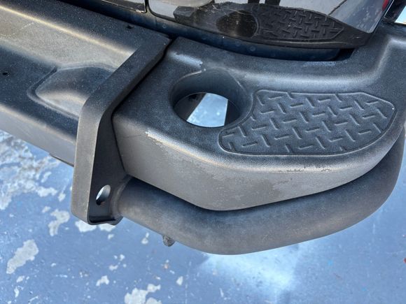 Back Bumper Right - mounting hole of somesort