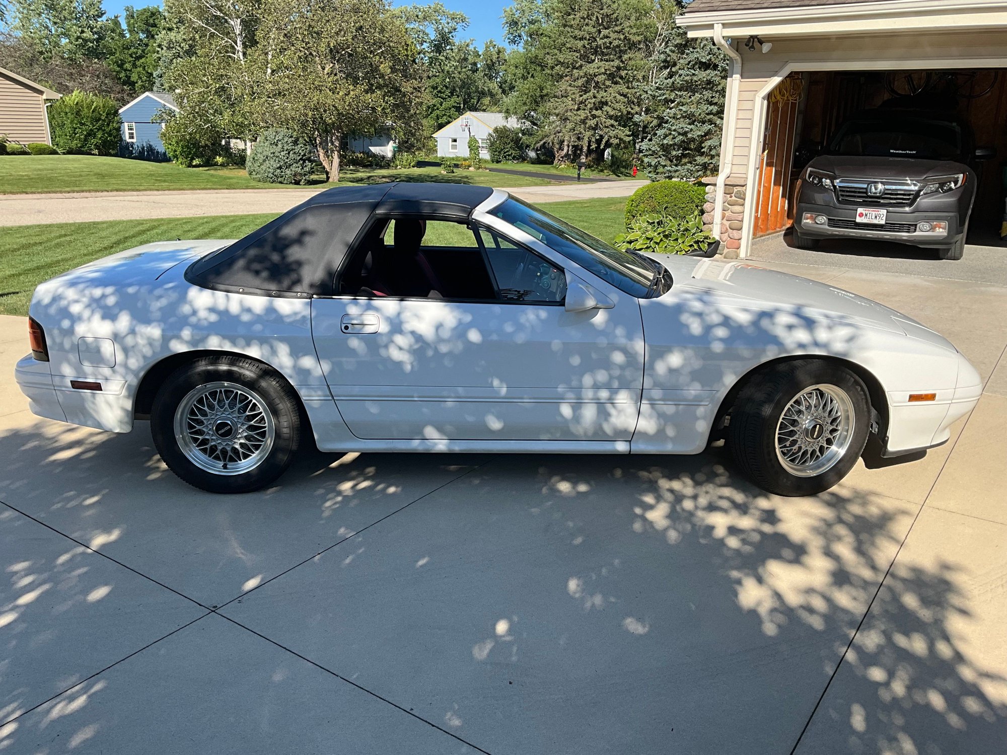 1990 Mazda RX-7 - White 1990 Mazda RX7 Convertible! Good Runner! - Used - VIN JM1FC3523L0712116 - 4 cyl - 2WD - Manual - Convertible - White - Menomonee Falls, WI 53051, United States
