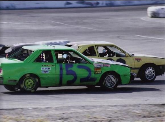l the race car actully running a race