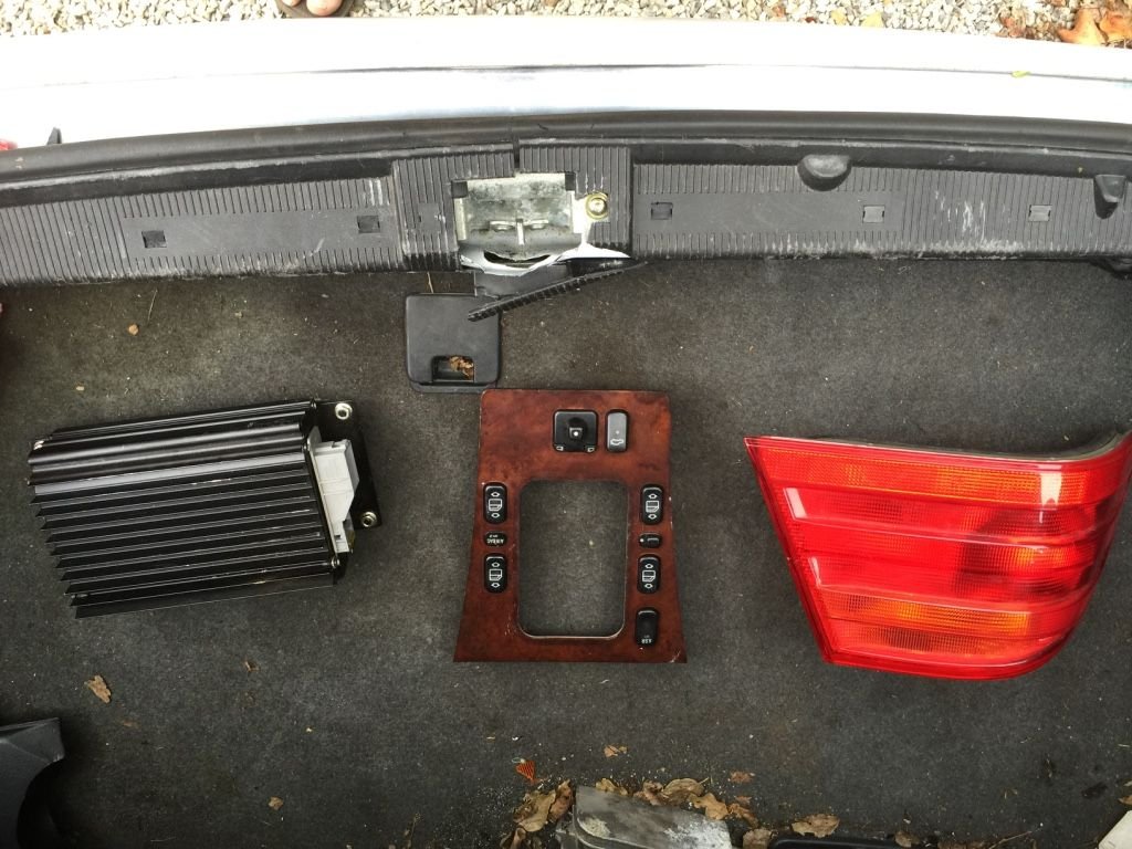 1999 Mercedes-Benz E320 - $600 OBO for full car or sell parts - Bean Station, TN 37708, United States