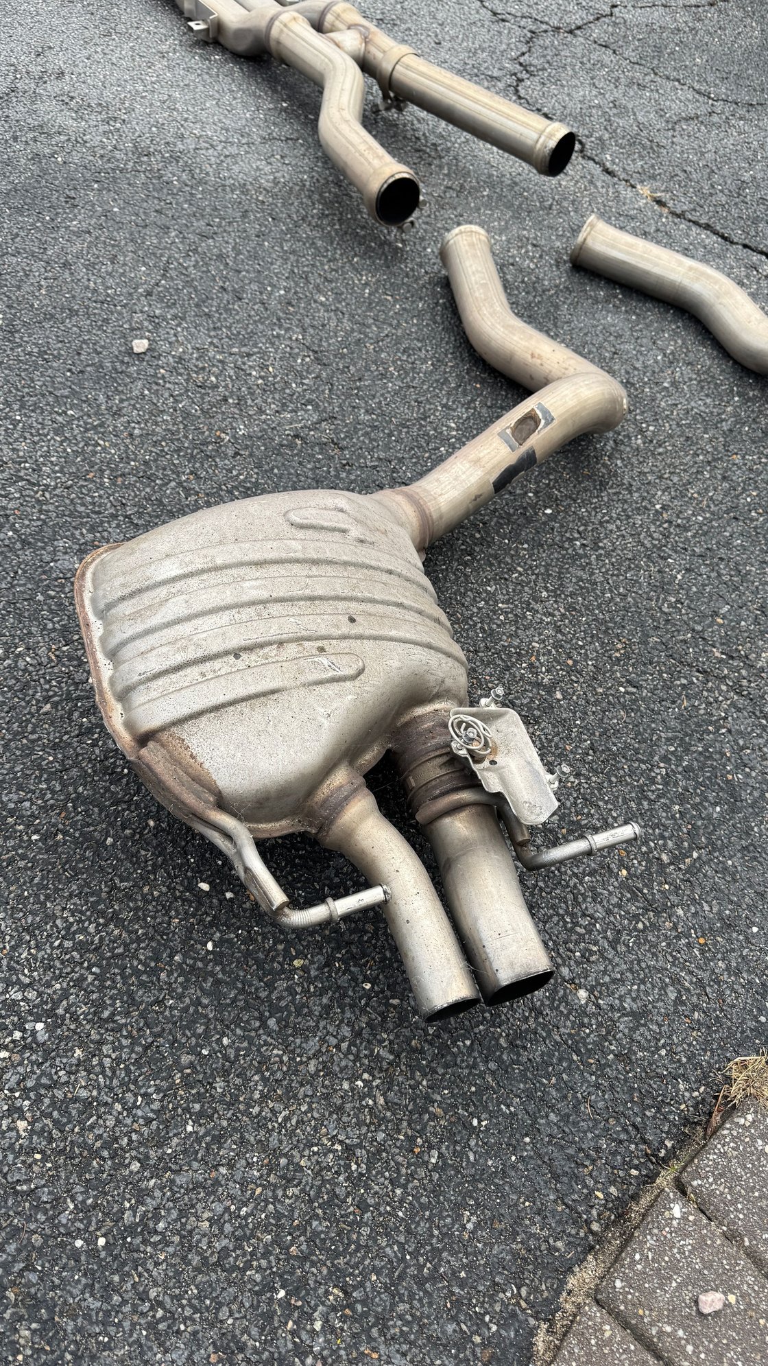Engine - Exhaust - 2017 c63s Stock exhaust - Used - 2015 to 2023 Mercedes-Benz C63 AMG S - Suffolk, NY 11768, United States