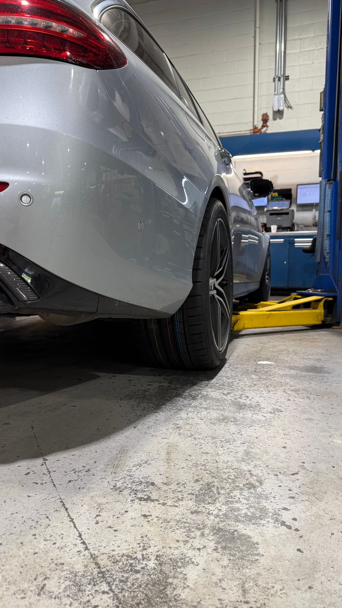 305/35 R20 on stock 10� rims with 12mm spacer