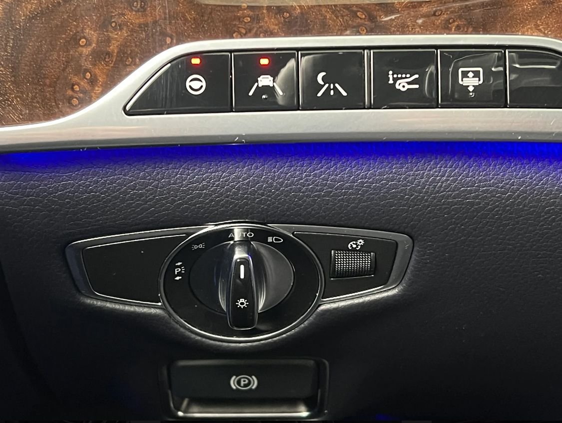 Driver�s dash controls