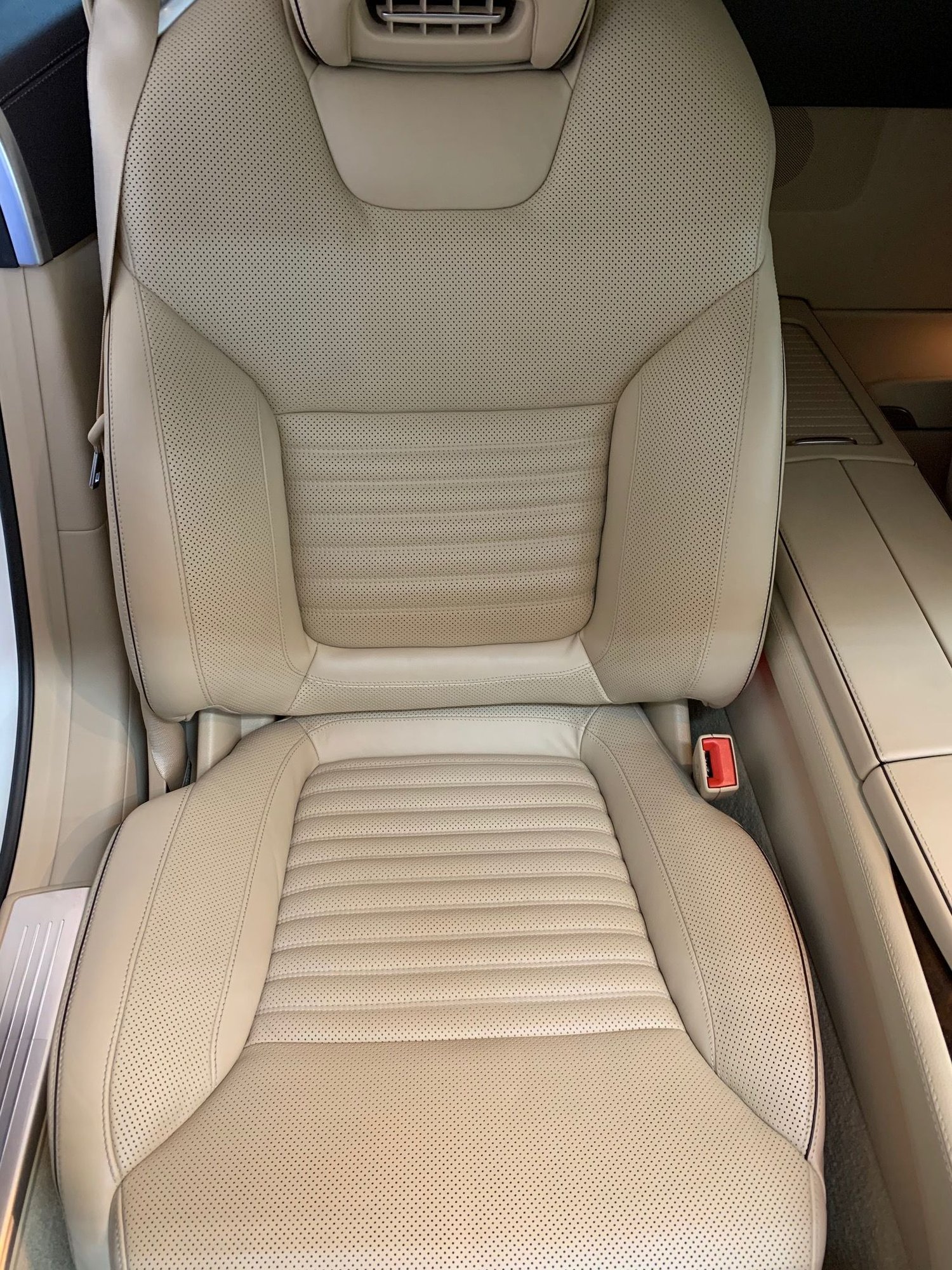 2013 Mercedes-Benz SL550 - 2013 Mercedes-Benz SL 550 - Used - VIN WDDJK7DA7DF012021 - 13,750 Miles - 8 cyl - 2WD - Automatic - Convertible - White - Irvine, CA 92603, United States