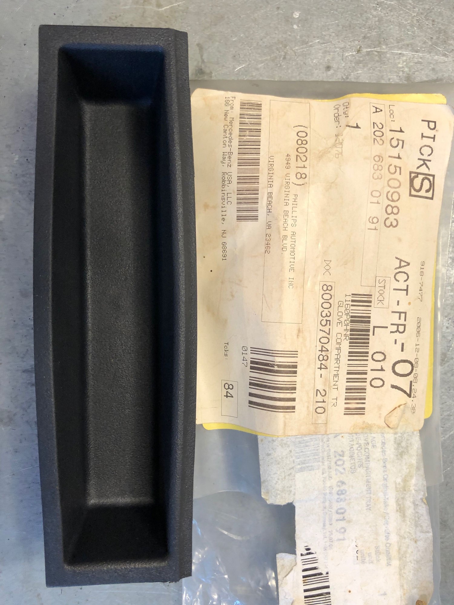 Interior/Upholstery - Coin tray for w202 C-class (c220, c230, c280, c36, c43) - New - 1994 to 1996 Mercedes-Benz C220 - 1997 to 2000 Mercedes-Benz C230 - 1994 to 2000 Mercedes-Benz C280 - 1996 to 1997 Mercedes-Benz C36 AMG - 1998 to 2000 Mercedes-Benz C43 AMG - Washington, DC 20009, United States