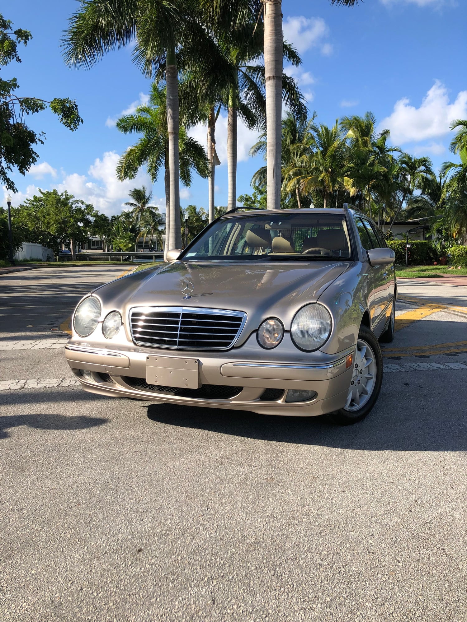 2001 Mercedes-Benz E320 - 2001 Mercedes E320 station wagon - Used - VIN WDBJH65J81B257851 - 47,000 Miles - 6 cyl - 2WD - Automatic - Wagon - Beige - Miami, FL 33141, United States