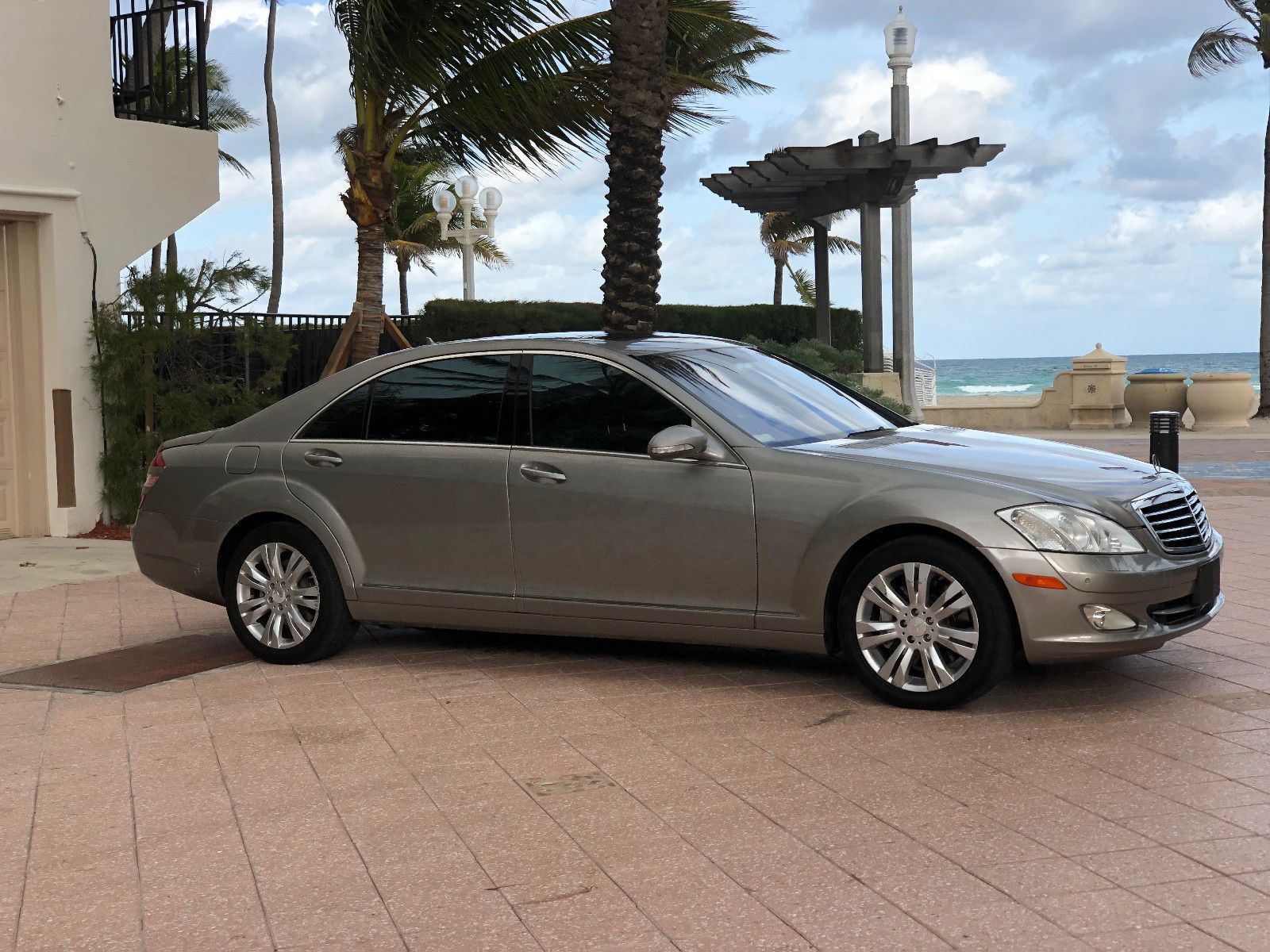 2009 Mercedes-Benz S550 - 2009 S550 4Matic Sedan - Used - VIN WDDNG86XX9A242716 - 186,000 Miles - 8 cyl - AWD - Automatic - Sedan - Gray - Louisville, KY 40071, United States