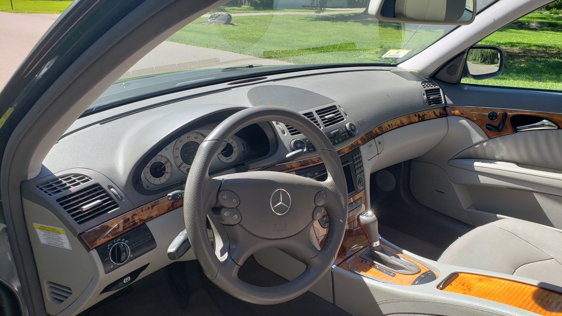 2009 Mercedes-Benz E550 - Super Clean, Low Mileage E550 4MATIC Sedan Grey on Grey - Used - VIN WDBUF90X49B433466 - 90,750 Miles - 8 cyl - AWD - Automatic - Sedan - Gray - Greene County, OH 45387, United States