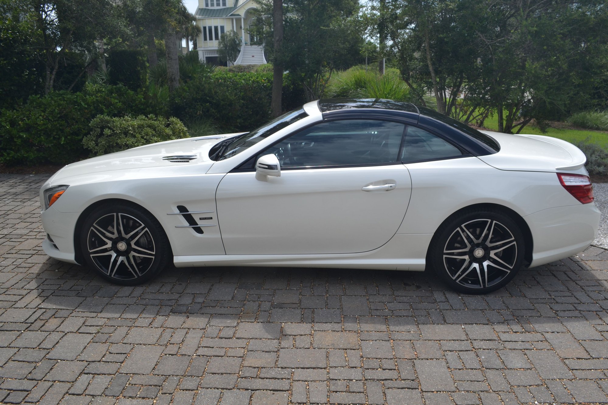 2015 Mercedes-Benz SL550 - 2015 MB sl550 White Arrow Edition - Used - VIN WDDJK7DA8FF032846 - 38,750 Miles - 8 cyl - 2WD - Automatic - Convertible - White - Isle Of Palms, SC 29451, United States