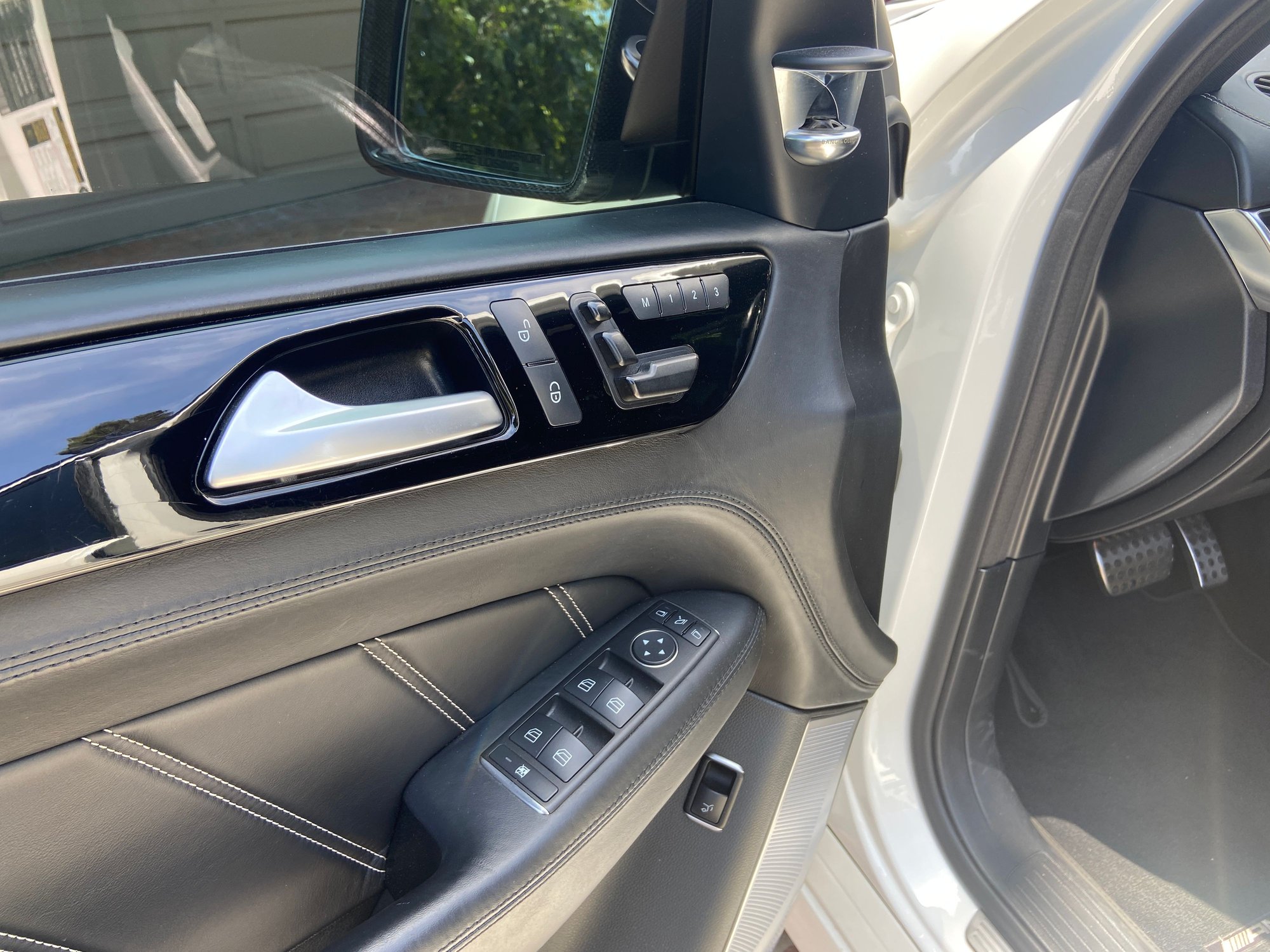 2013 Mercedes-Benz ML63 AMG - 2013 P30 Designo ML63 AMG - Used - VIN 4JGDA7EBXDA240959 - 73,000 Miles - 8 cyl - AWD - Automatic - SUV - White - Denver, CO 80207, United States