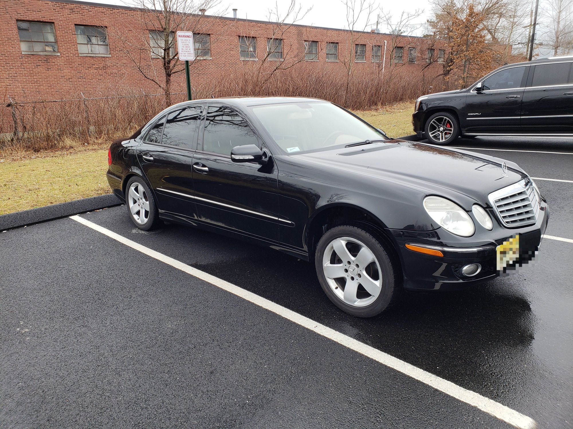2007 Mercedes-Benz E550 - 2007 MBenz e550 4matic $4,000 OBO - Used - VIN WDBUF90X67B129195 - 101,248 Miles - 8 cyl - AWD - Automatic - Sedan - Black - Palisades Park, NJ 07650, United States