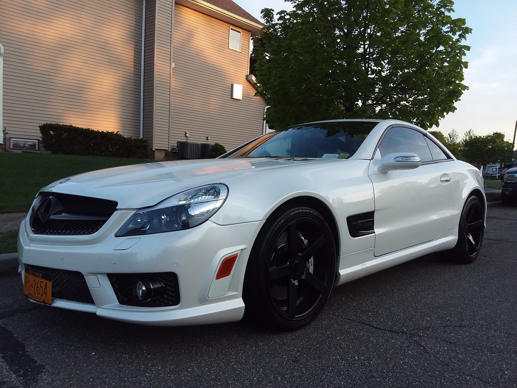 2007 Mercedes-Benz SL550 - 07 SL550 DESIGNO ROADSTER CONVERTED 2011 SL63 AMG BODY-BRAKES-EXHAUST WHITE W/WHITE - Used - VIN WDBSK71F77F133374 - 77,000 Miles - 8 cyl - 2WD - Automatic - Convertible - White - Syosset, NY 11791, United States