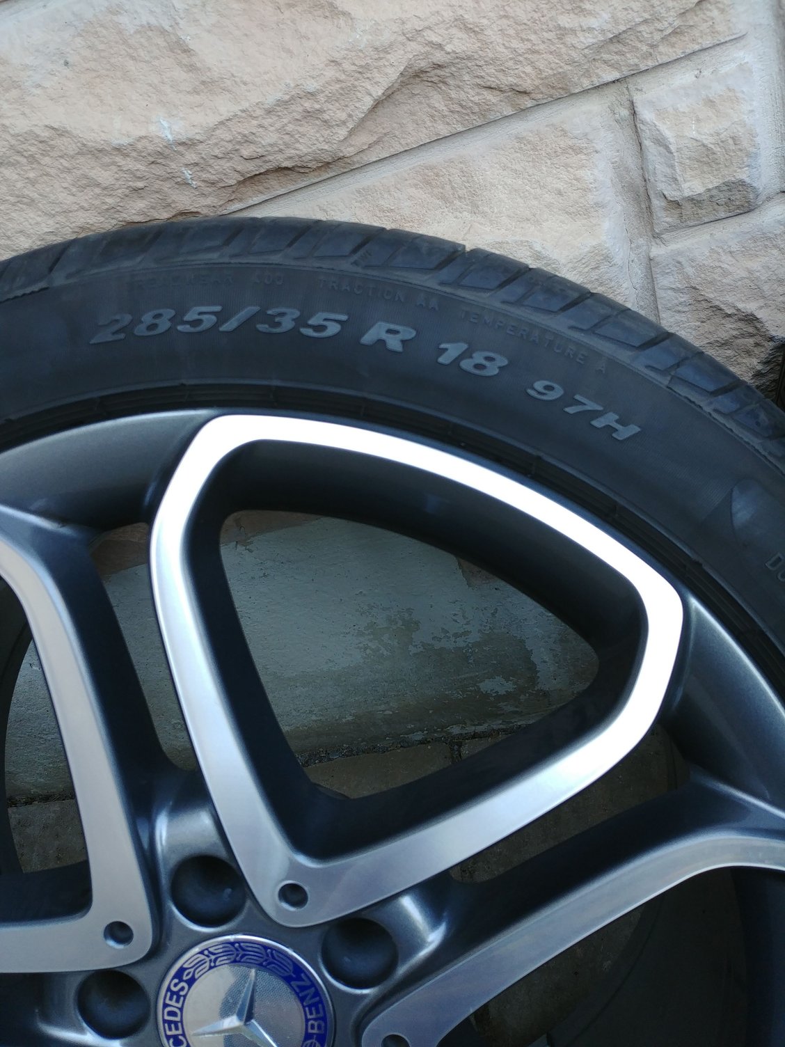 Wheels and Tires/Axles - OEM Mercedes 18 Wheels with Pirelli P Zero Tires - Used - 2011 to 2017 Mercedes-Benz CLS550 - 2014 to 2017 Mercedes-Benz CLS400 - Markham, ON L6C0K1, Canada