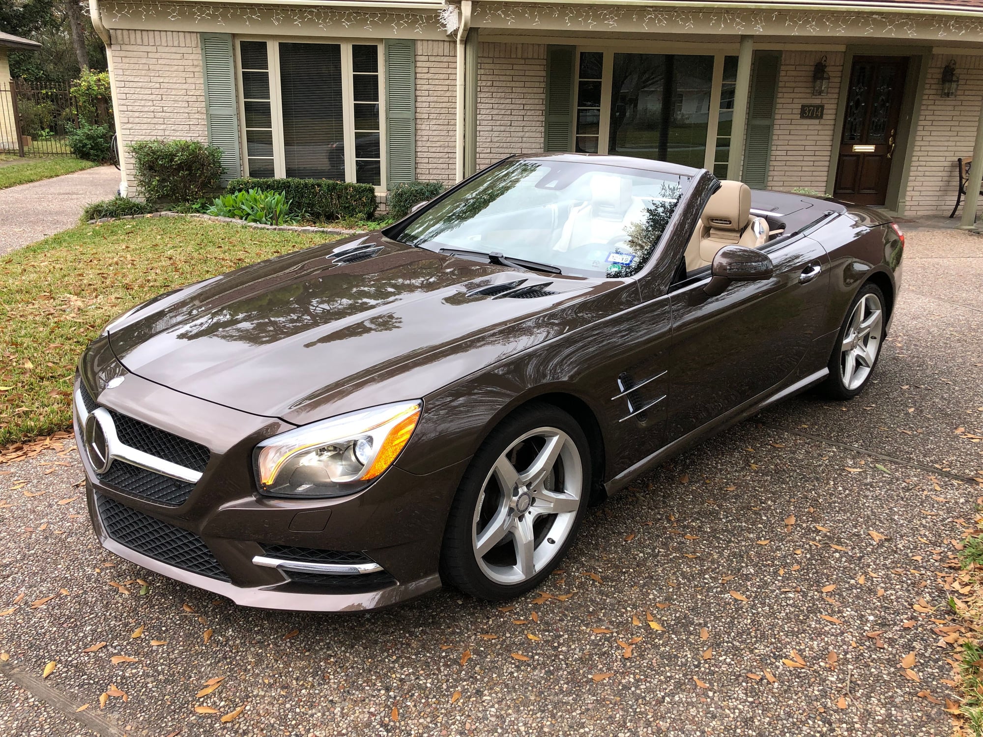 2013 Mercedes-Benz SL550 - 2013 SL550 with CPO warranty, very low miles, loaded with options, rare color combo - Used - VIN WDDJK7DA7DF016702 - 13,700 Miles - 8 cyl - 2WD - Automatic - Convertible - Brown - Houston, TX 77008, United States