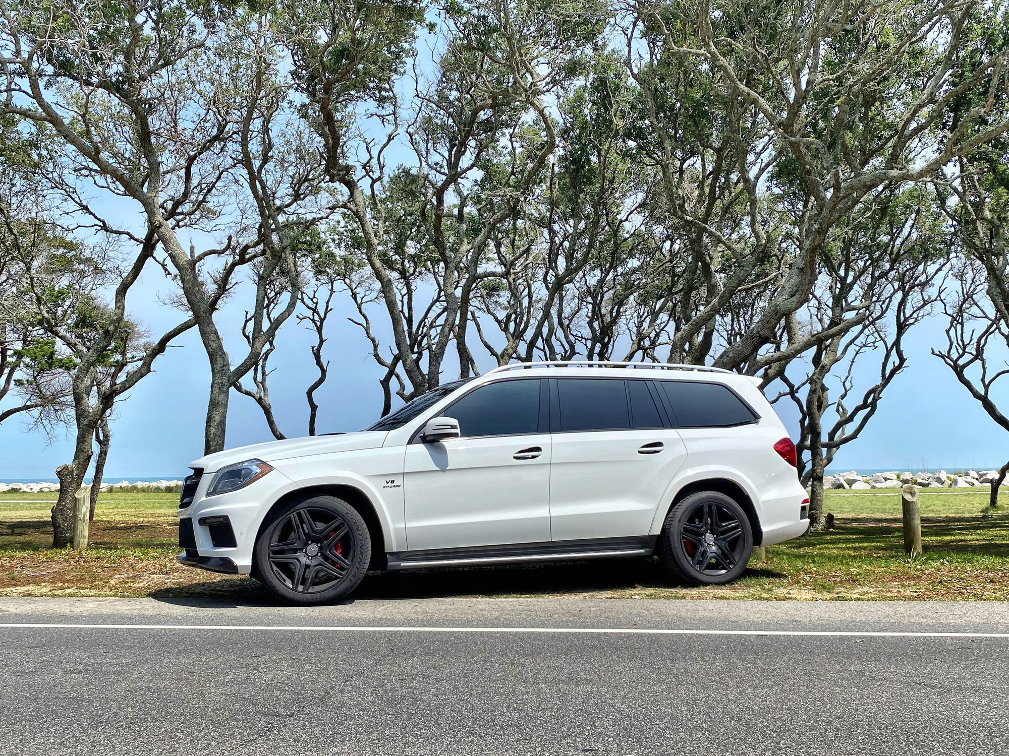 2014 Mercedes-Benz GL63 AMG - 2014 GL63 AMG - Used - VIN 4JGDF7EE5EA377725 - 113,000 Miles - 8 cyl - AWD - Automatic - SUV - White - Carolina Beach, NC 28428, United States
