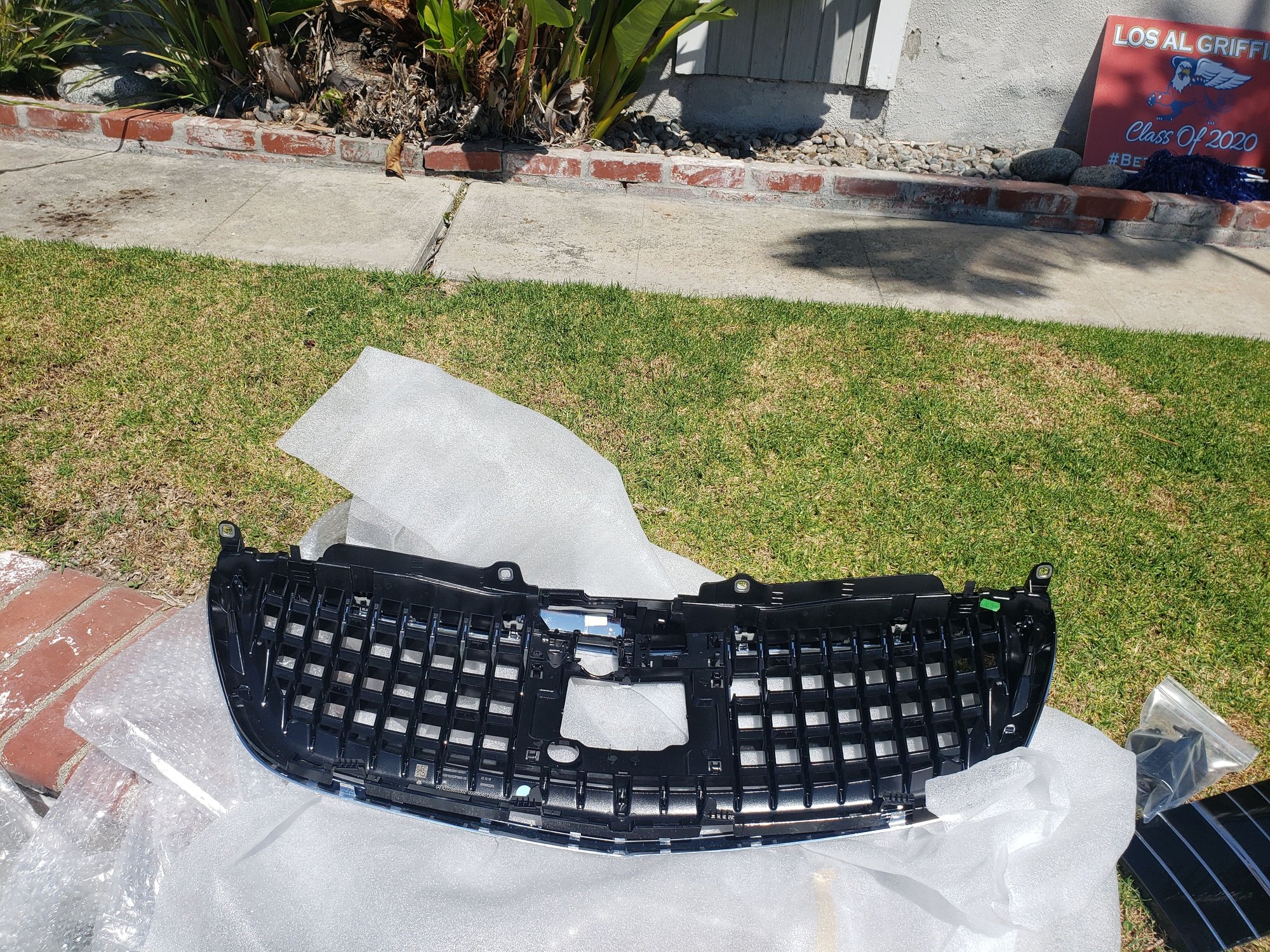 Exterior Body Parts - 2020 Maybach S650 X222 exterior body parts- Front bumper, grill, rear insert w/tips - New - 2020 Maybach All Models - Seal Beach, CA 90740, United States