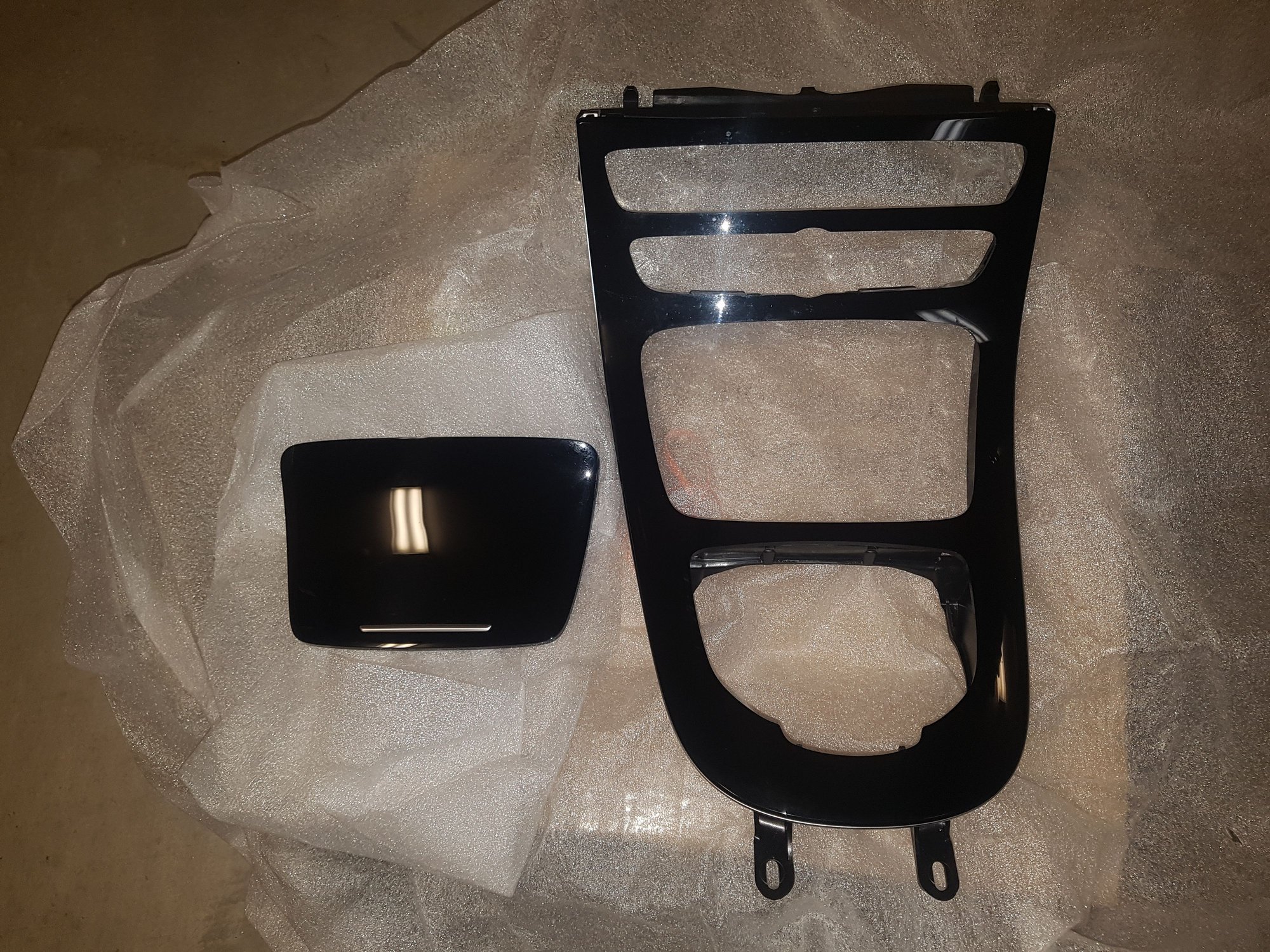 Interior/Upholstery - Mercedes-Benz Center Panel (213-810-08-15) - Used - 2017 to 2019 Mercedes-Benz E43 AMG - Carlsbad, CA 92009, United States
