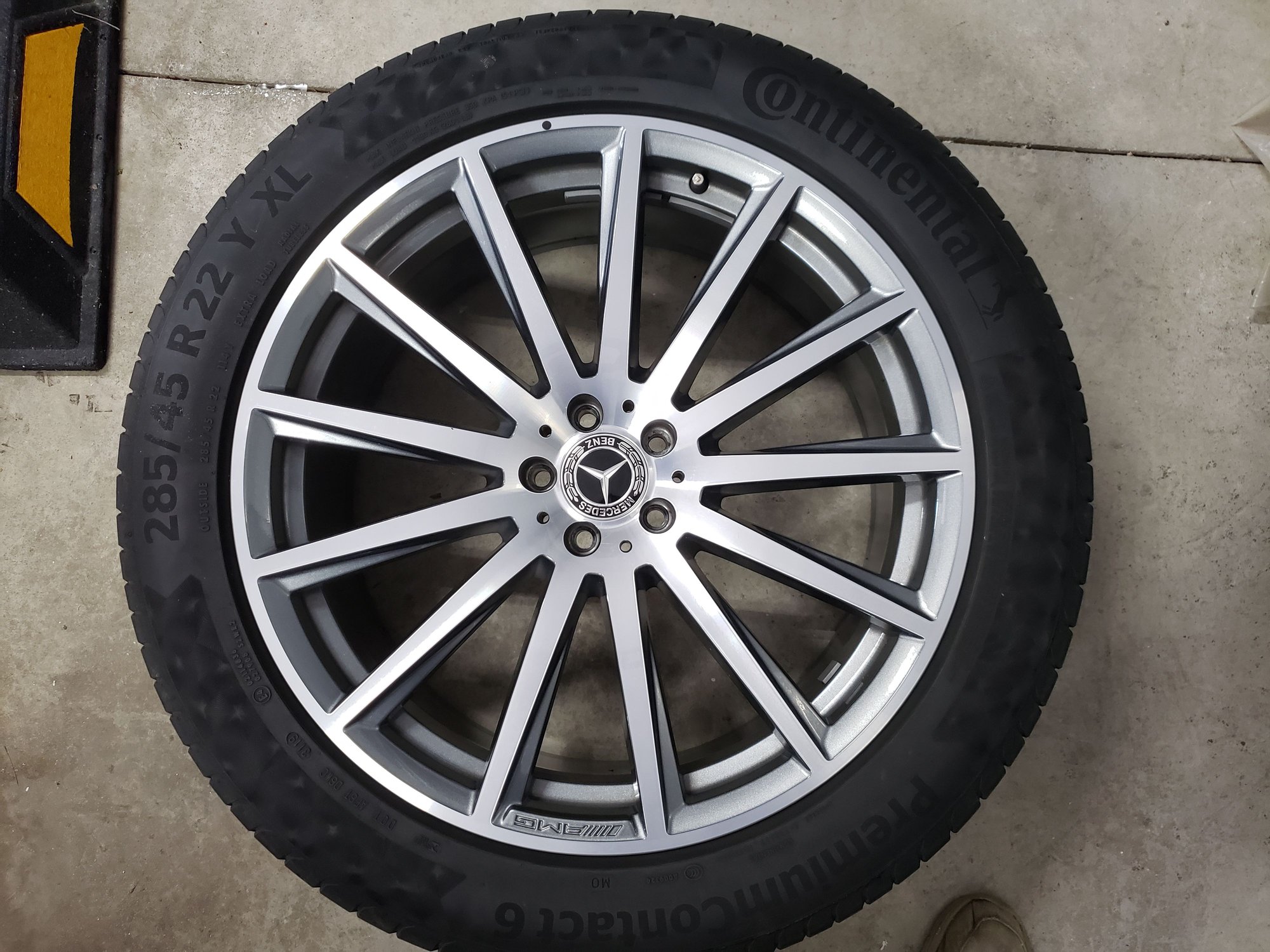 Wheels and Tires/Axles - GLS X167 OEM 22 in AMG wheels and tires - Used - 2020 to 2021 Mercedes-Benz GLS-Class - 2020 to 2021 Mercedes-Benz GLE-Class - Dashwood, ON N0M 1N, Canada