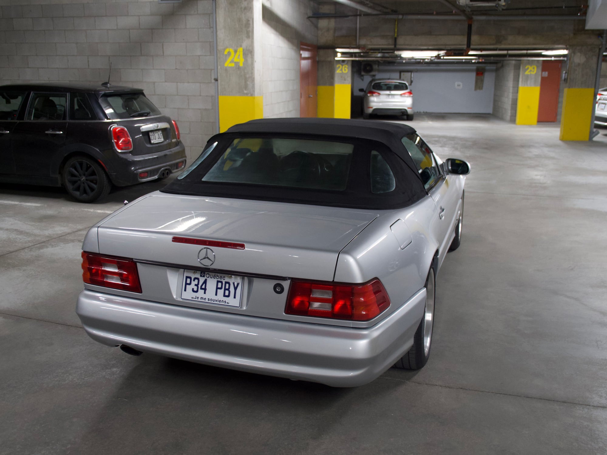 1999 Mercedes-Benz SL500 - 1999 Mercedes SL500 Sport (AMG package) with PANORAMIC SUNROOF - Used - VIN WDBFA68F4XF183900 - 148,864 Miles - 8 cyl - 2WD - Automatic - Convertible - Gray - Montréal, QC H2Y 1A, Canada