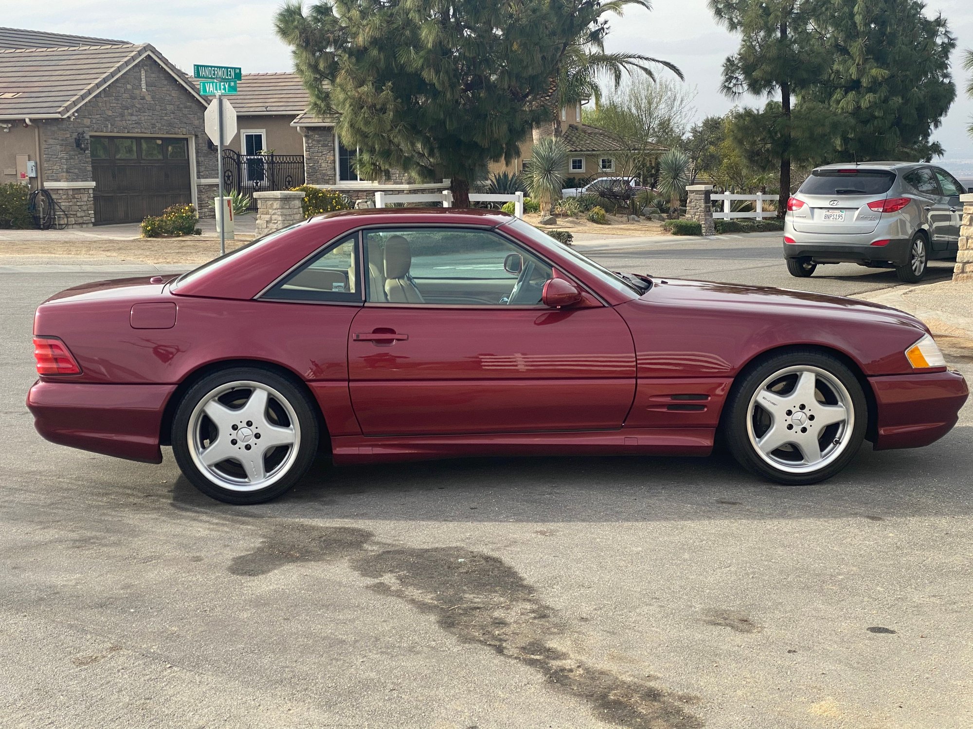 2001 Mercedes-Benz SL500 - 2001 Mercedes Benz SL500 FIREMIST SPORT CALIFORNIA CAR - Used - VIN WDBFA68F71F197460 - 93,000 Miles - 8 cyl - Automatic - Convertible - Red - Victorville, CA 92392, United States