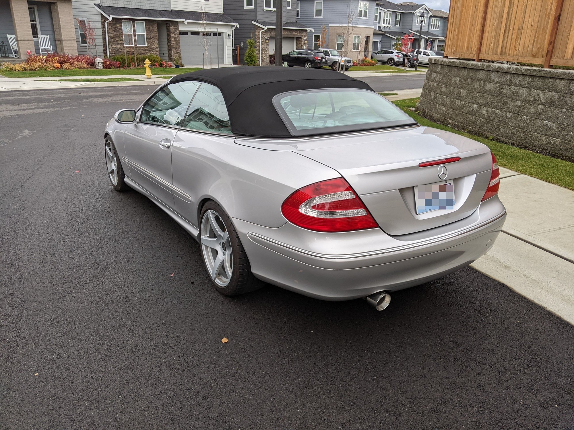 2004 Mercedes-Benz CLK500 - One of it's kind 2004 w209 convertible with 5.0 and 6 speed manual transmission - Used - VIN WDBTK65G14T004805 - 81,000 Miles - 8 cyl - 2WD - Manual - Convertible - Silver - Maple Valley, WA 98038, United States