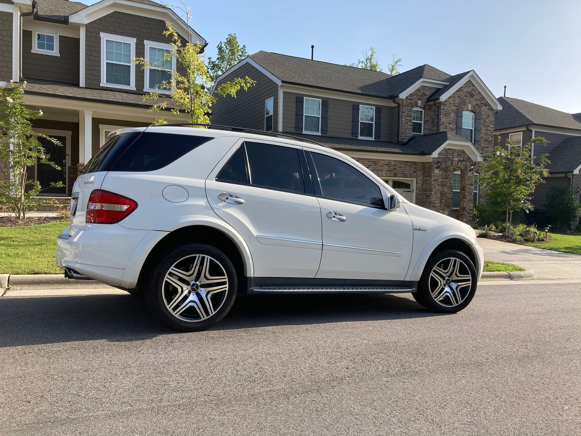 2007 Mercedes-Benz ML63 AMG - 2007 Mercedes ML63 - Used - VIN 4JGBB77E57A195252 - 165,000 Miles - 8 cyl - 4WD - Automatic - SUV - White - Apex, NC 27523, United States