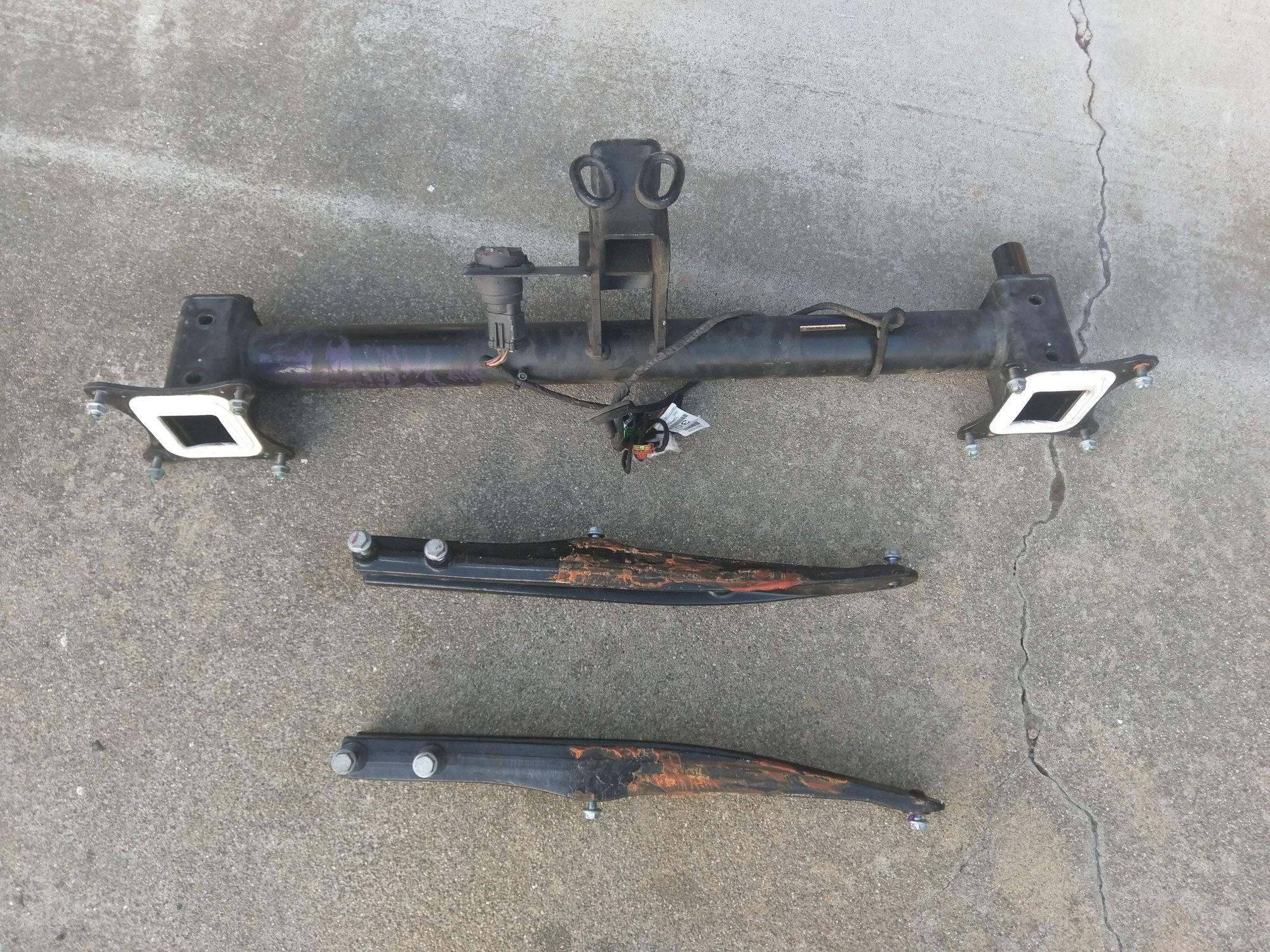 Exterior Body Parts - ML GL OEM hitch - Used - 2007 to 2012 Mercedes-Benz GL450 - 2007 to 2012 Mercedes-Benz GL550 - 2006 to 2011 Mercedes-Benz ML350 - 2006 to 2011 Mercedes-Benz ML500 - 2006 to 2011 Mercedes-Benz ML550 - 2006 to 2011 Mercedes-Benz ML63 AMG - Foster City, CA 94404, United States