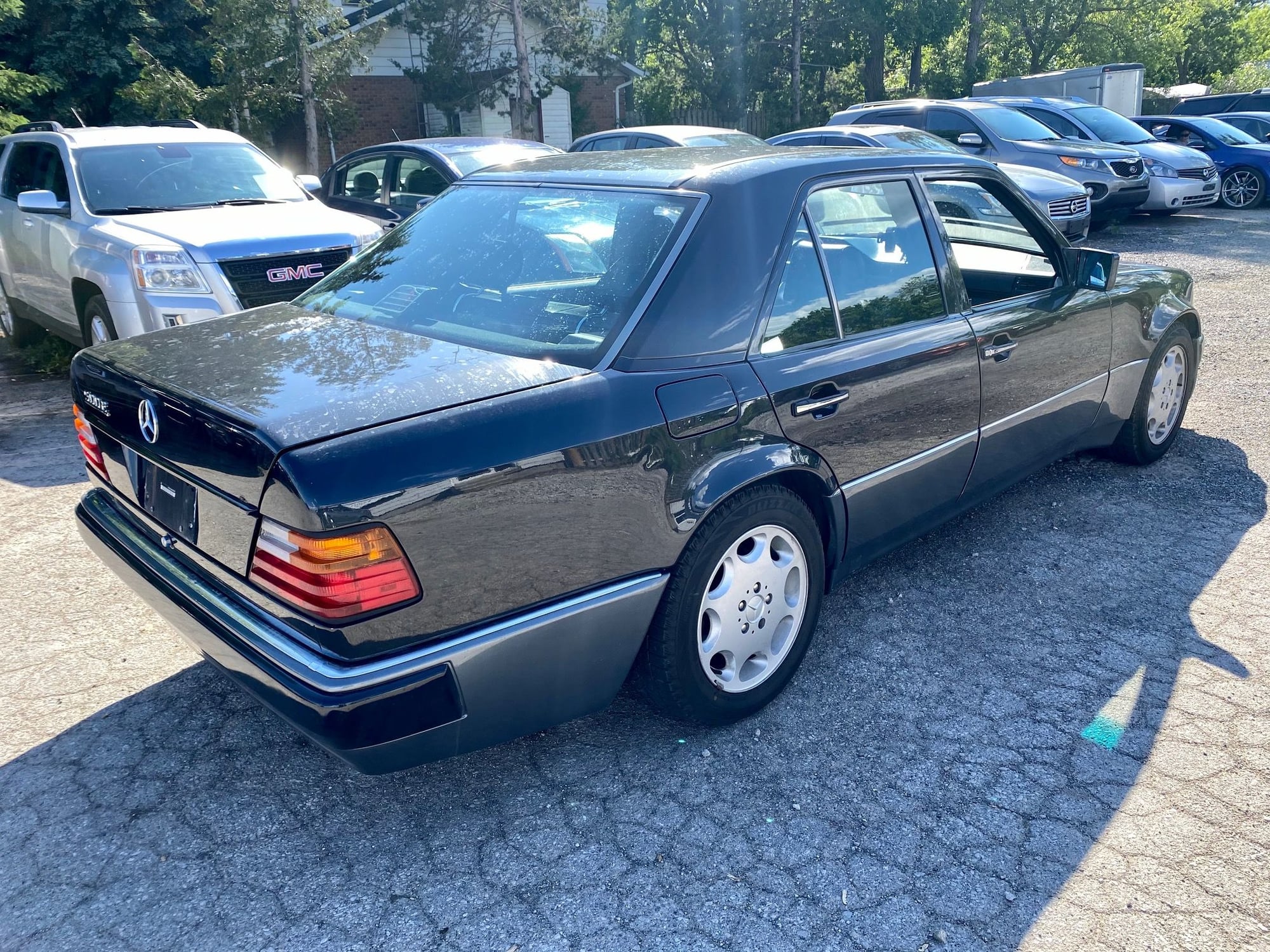 1992 Mercedes-Benz 500E - 1992 Mercedes Benz 500E sedan - Used - VIN WDBEA36E5NB793829 - 164,357 Miles - 8 cyl - 2WD - Automatic - Sedan - Black - Oakville, ON L6M2X3, Canada