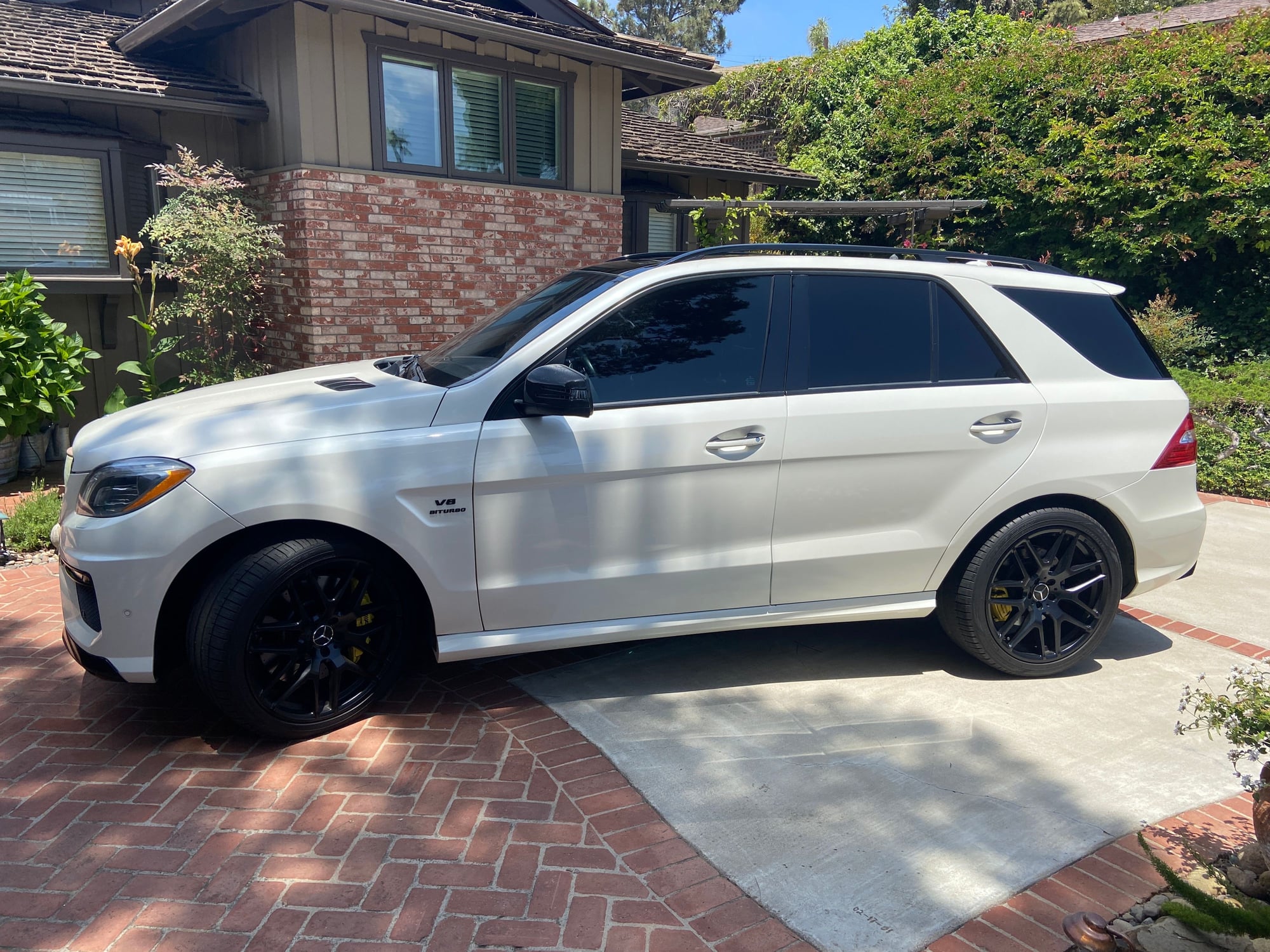 2013 Mercedes-Benz ML63 AMG - 2013 ML63 AMG Highly Optioned - Used - VIN WAUKF78E08A116737 - 76,800 Miles - 8 cyl - AWD - Automatic - SUV - White - Denver, CO 80207, United States
